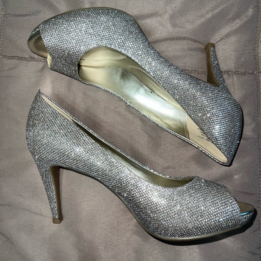 Bandolino Women's Rainaa Pump